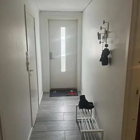 Sokkelleilighet I Enebolig Leilighet *